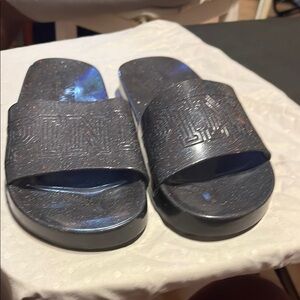 PINK VS Women Glittery Black Slide Sandals